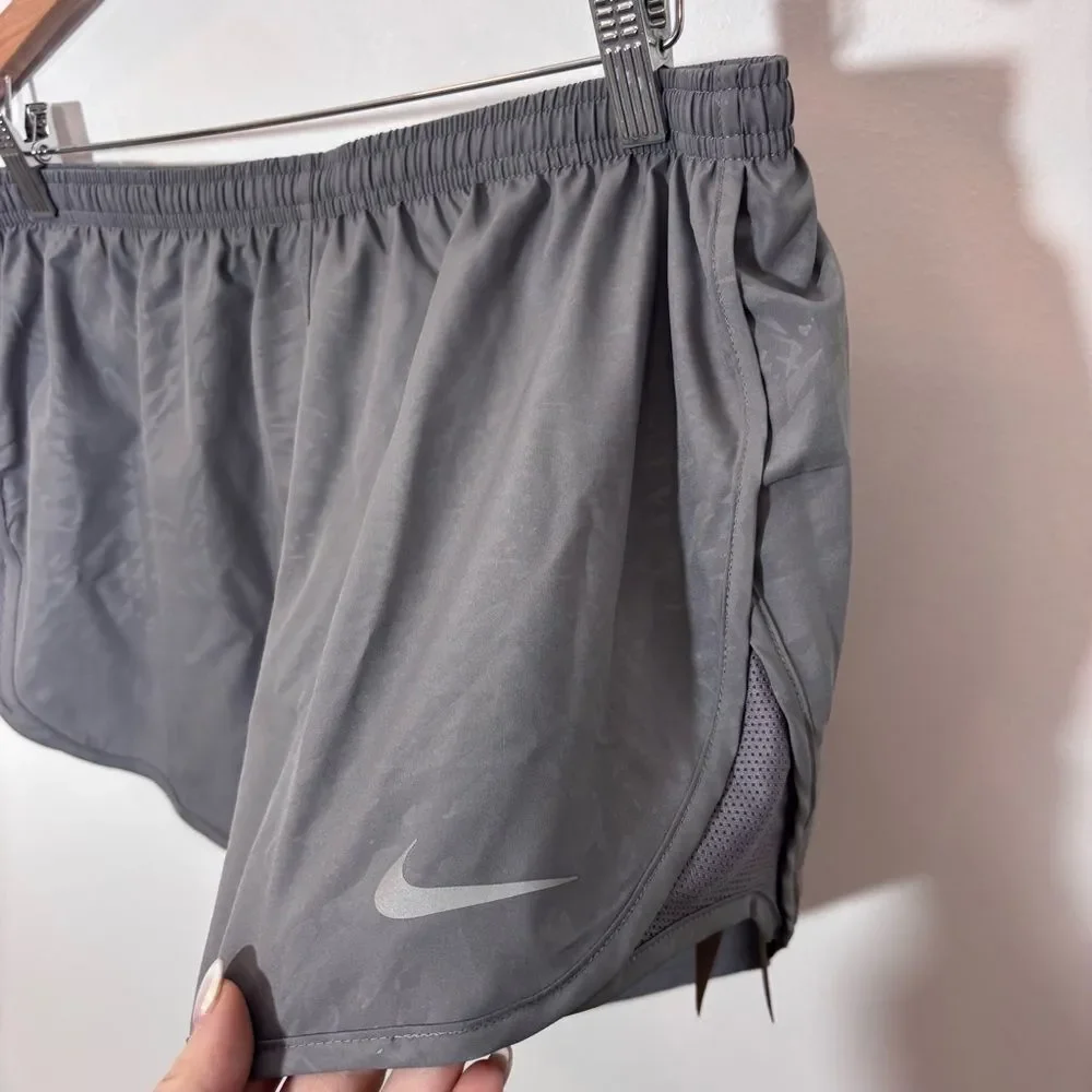 2 Pairs of Nike Tempo Women’s Lined Running Shorts XL NWT NEW Gray White